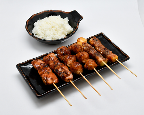 menu yakitori poulet , boulette de bœuf et cheese